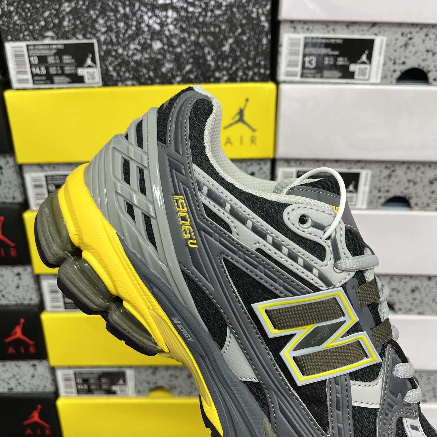 New Balance 1906R Castlerock/Ginger Lemon - VNZ Sneakers - Tênis
